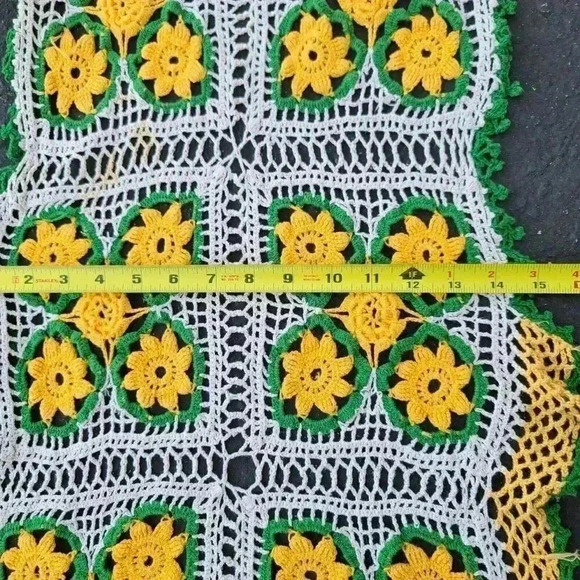 Vintage Flower Hand Knit Table Runner Doily Yellow Green 61 Inch - Picture 6 of 6